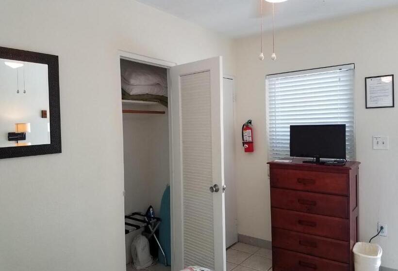 Номер Стандарт Вид на Бассейн, Alexander Palms Court   No Hidden Resort Fees!