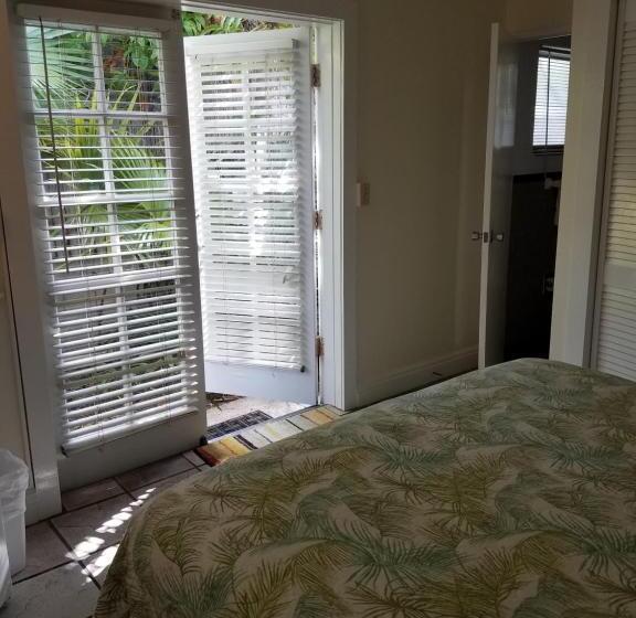 Номер Стандарт Вид на Сад, Alexander Palms Court   No Hidden Resort Fees!