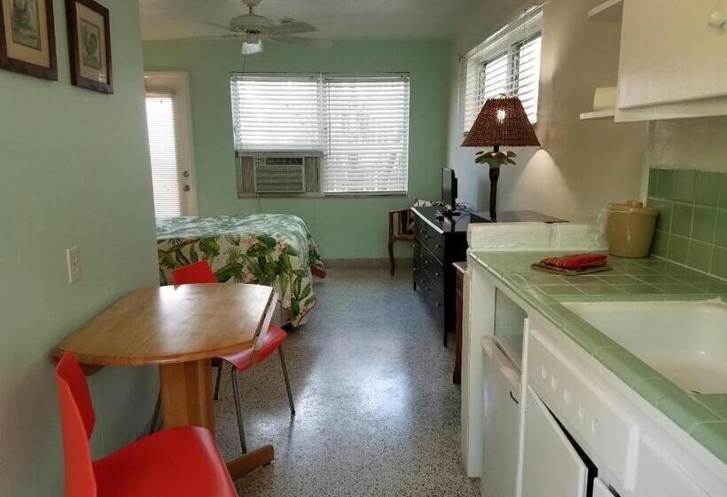 Студио Стандарт Вид на Сад, Alexander Palms Court   No Hidden Resort Fees!