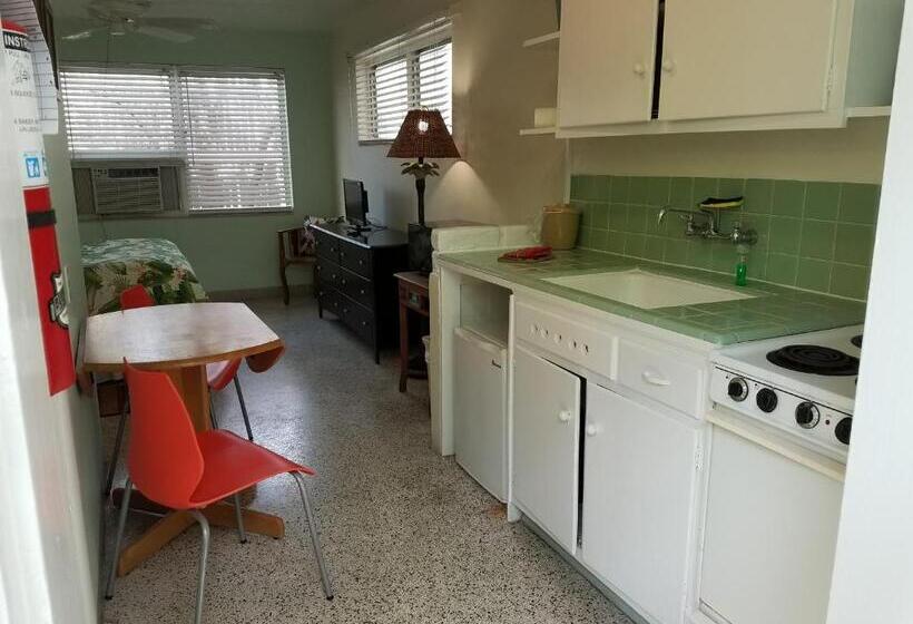 Студио Стандарт Вид на Сад, Alexander Palms Court   No Hidden Resort Fees!