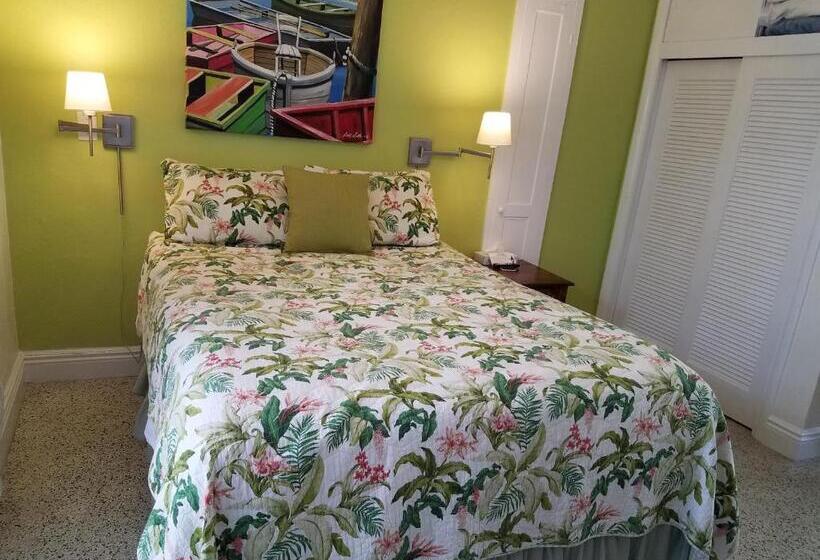 Студио Стандарт Вид на Бассейн, Alexander Palms Court   No Hidden Resort Fees!