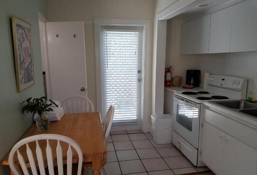 Люкс Вид на Бассейн, Alexander Palms Court   No Hidden Resort Fees!