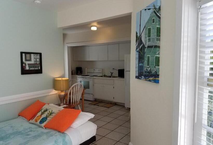 Люкс Вид на Бассейн, Alexander Palms Court   No Hidden Resort Fees!