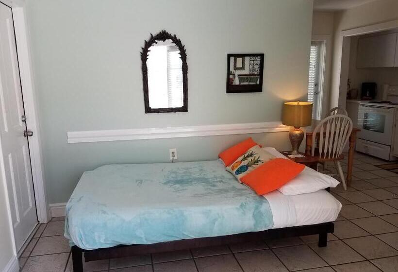 Люкс Вид на Бассейн, Alexander Palms Court   No Hidden Resort Fees!