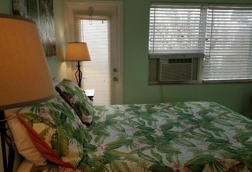 Студио Стандарт Вид на Сад, Alexander Palms Court   No Hidden Resort Fees!