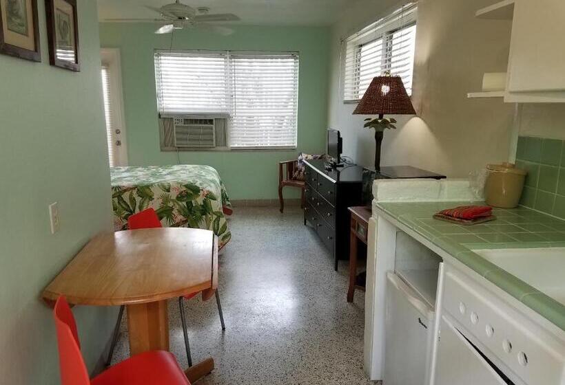 Студио Стандарт Вид на Сад, Alexander Palms Court   No Hidden Resort Fees!