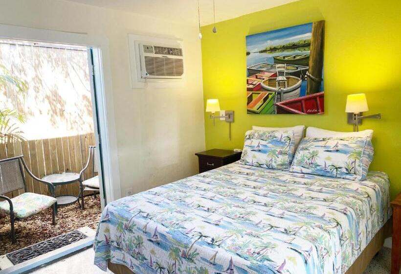 Студио Стандарт Вид на Бассейн, Alexander Palms Court   No Hidden Resort Fees!