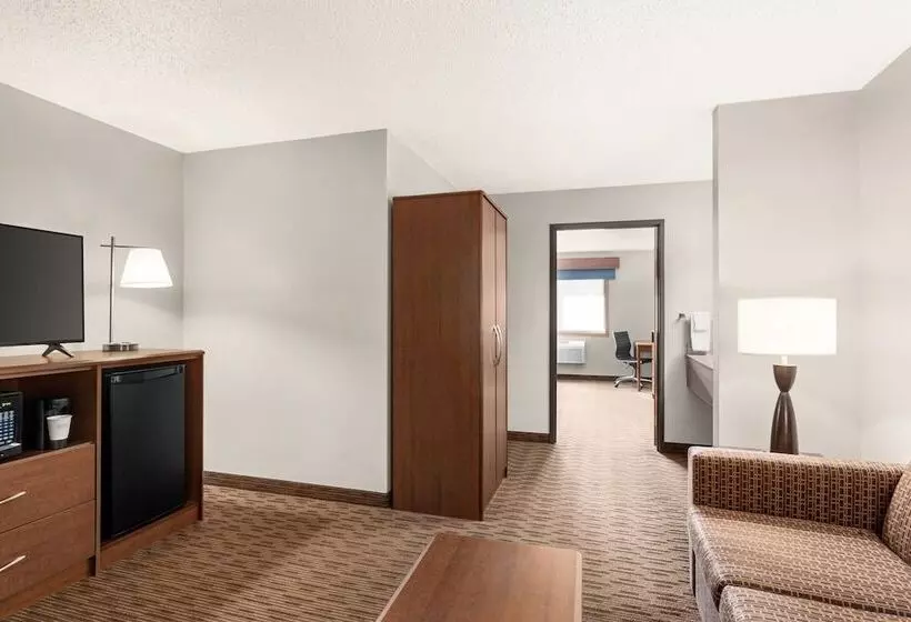 سوییت, Americinn By Wyndham Fergus Falls Conference Center