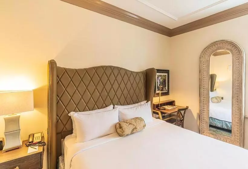 اتاق کلاسیک, Andrew Pinckney Inn