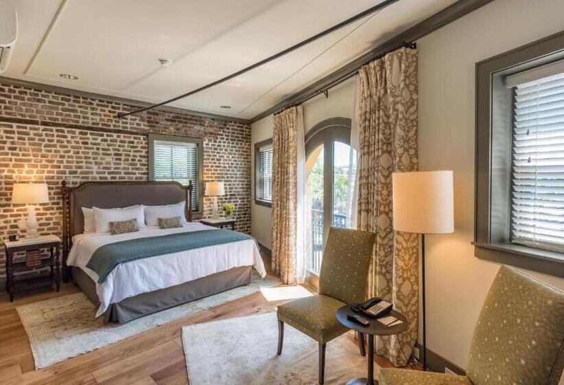 جناح سرير كينج, Andrew Pinckney Inn