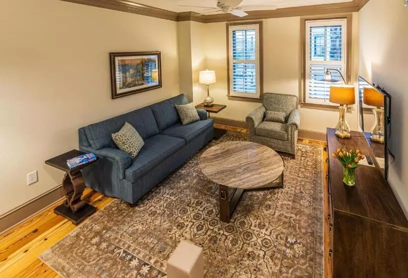 سوییت, Andrew Pinckney Inn