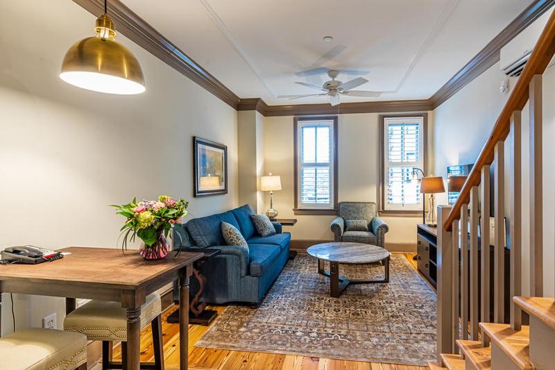 スイート, Andrew Pinckney Inn