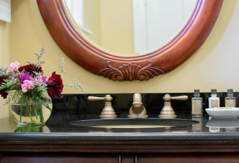 חדר סטנדרט, Athenaeum