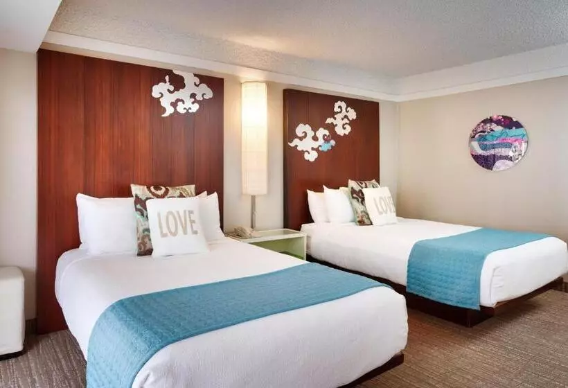 اتاق استاندارد با چشم‌انداز استخر, Atrium Hotel Orange County