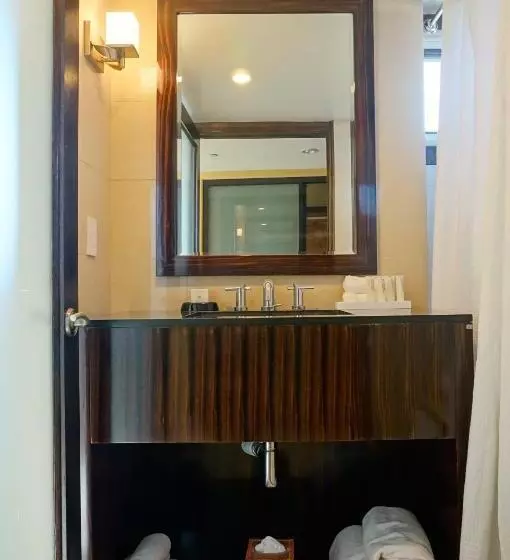 Deluxe Suite Sea View, Balboa Inn, On The Beach At Newport