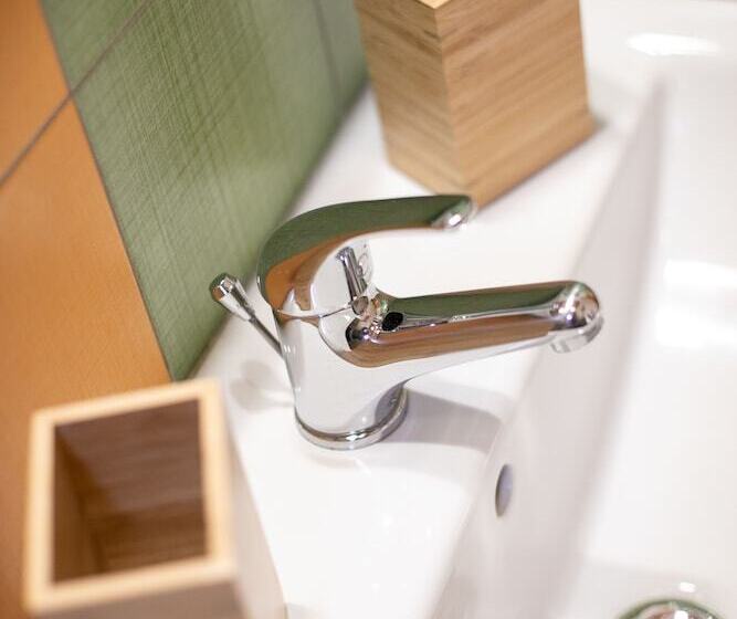 اتاق استاندارد سه نفره, Belle Epoque B&b