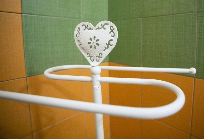 اتاق استاندارد سه نفره, Belle Epoque B&b