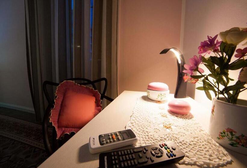 اتاق استاندارد سه نفره, Belle Epoque B&b