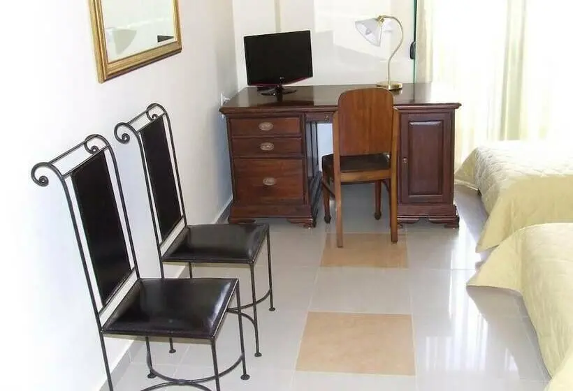 Standard-huone, Elimeia 3