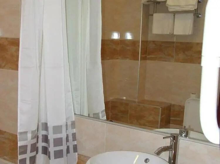 Standard-huone, Elimeia 3