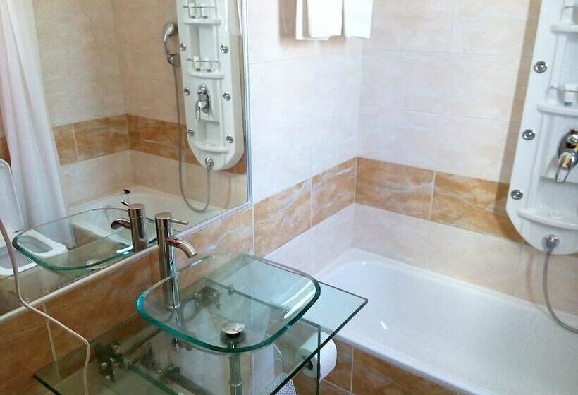 اتاق استاندارد یک نفره, Elimeia 3