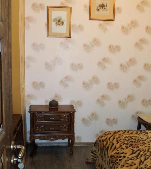 اتاق یک تخته با چشم‌انداز باغ, Master S House Dayan