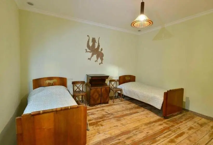 Economy Triple Room, Master S House Dayan