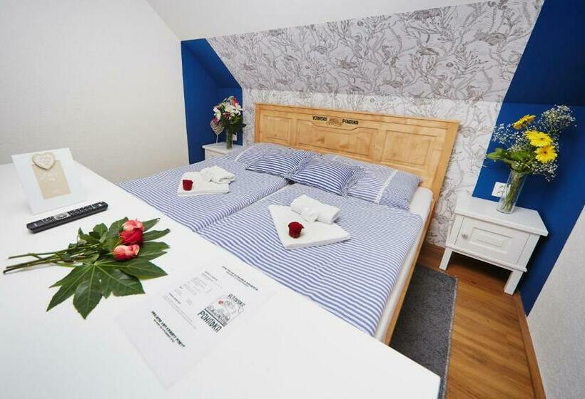 اتاق لوکس, Vltavska Pohadka