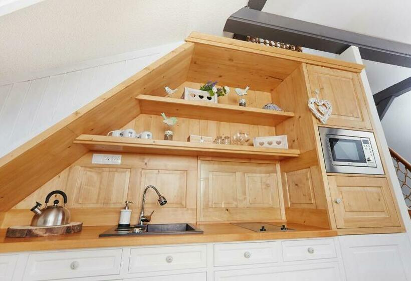 سوییت لوکس, Vltavska Pohadka