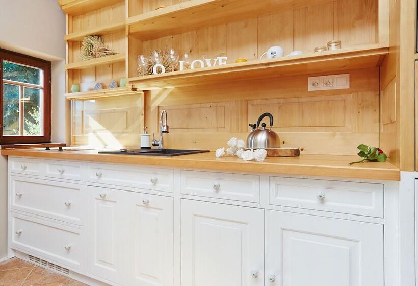 سوییت خانوادگی, Vltavska Pohadka