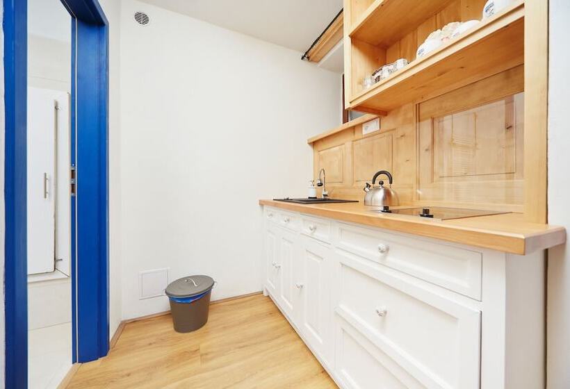 سوییت خانوادگی, Vltavska Pohadka