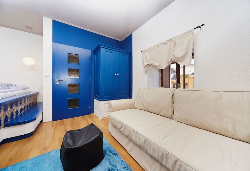 سوییت خانوادگی, Vltavska Pohadka