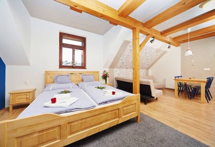 سوییت خانوادگی, Vltavska Pohadka