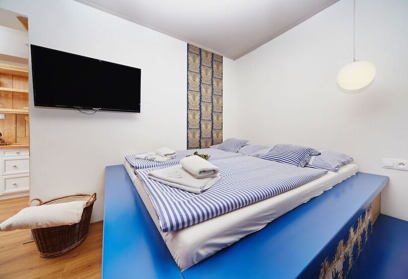 سوییت خانوادگی, Vltavska Pohadka