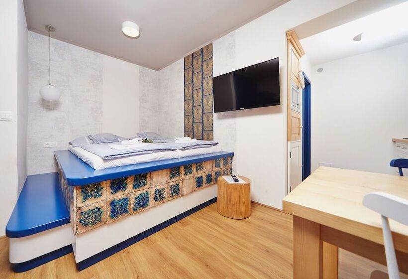 سوییت خانوادگی, Vltavska Pohadka