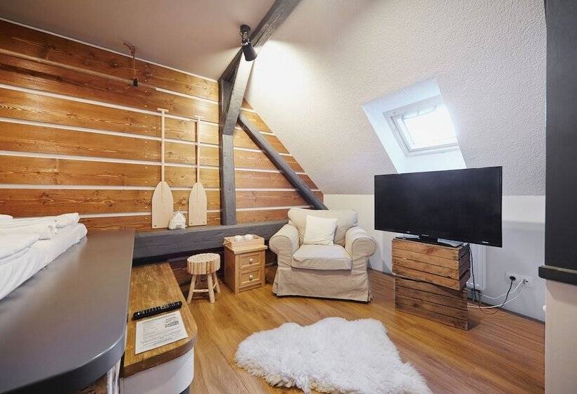 اتاق لوکس, Vltavska Pohadka