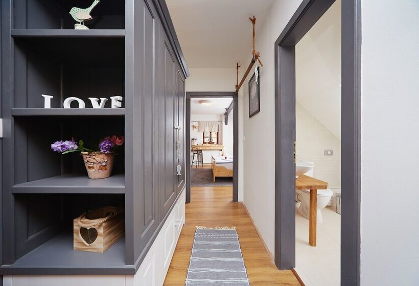 اتاق لوکس, Vltavska Pohadka