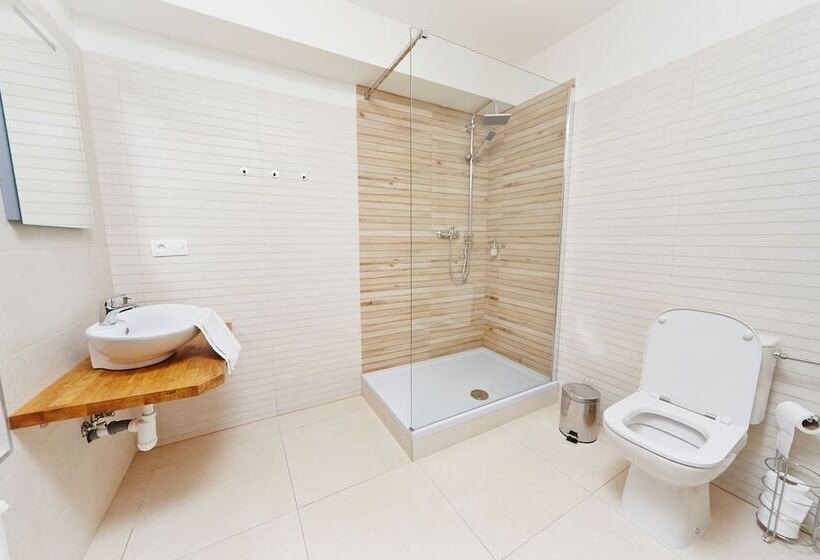 اتاق لوکس سه تخته, Vltavska Pohadka