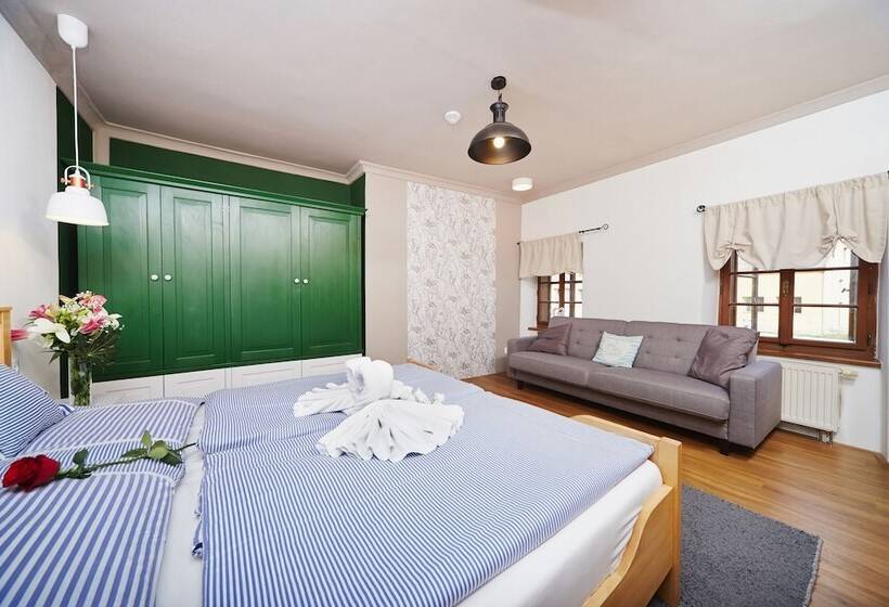 اتاق لوکس سه تخته, Vltavska Pohadka