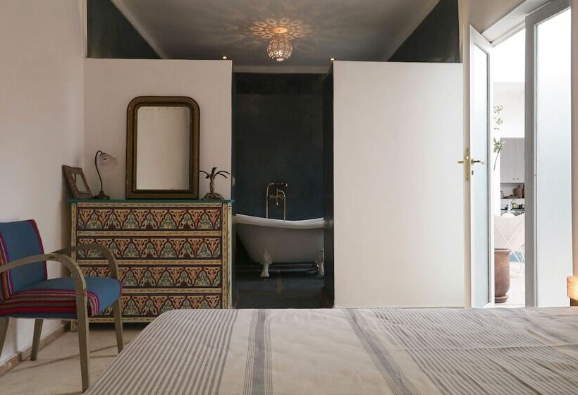 اتاق لوکس, Riad Z