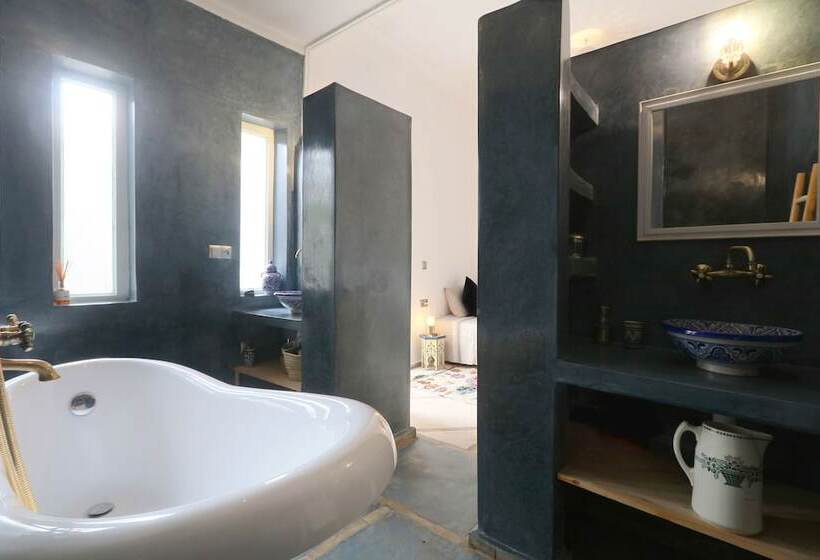 اتاق لوکس, Riad Z