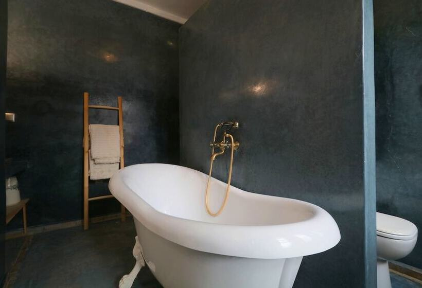 اتاق لوکس, Riad Z