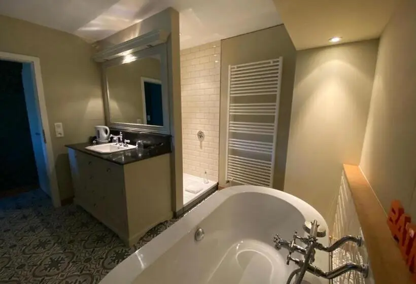 デラックストリプルルーム, Maison Jules