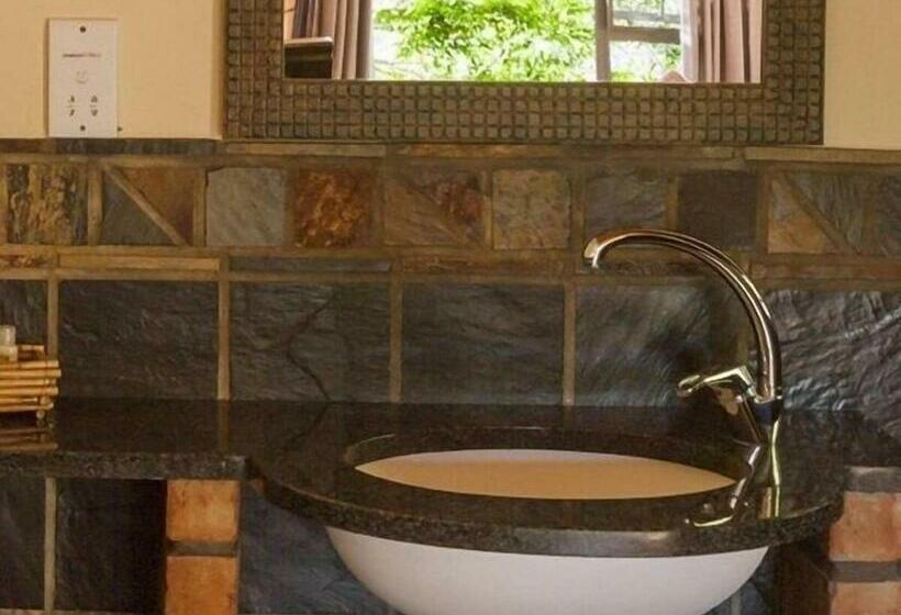 کلبه ییلاقی, Nghunghwa Lodge