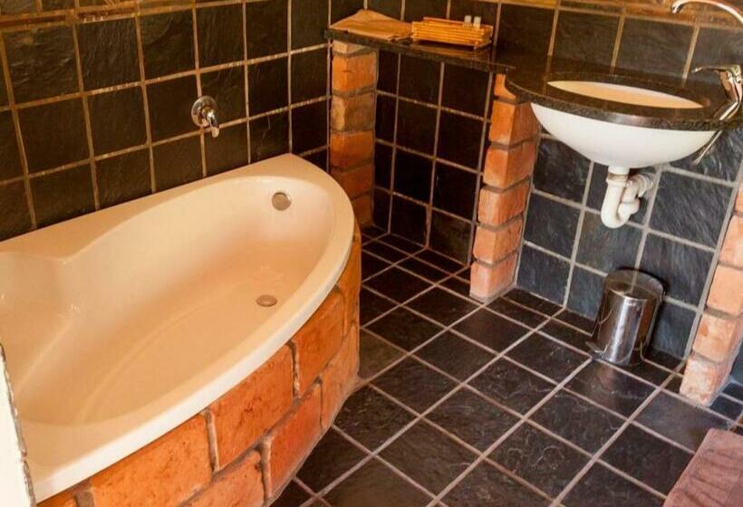 کلبه ییلاقی, Nghunghwa Lodge