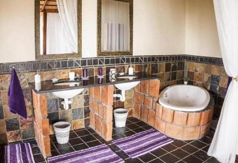 کلبه ییلاقی, Nghunghwa Lodge