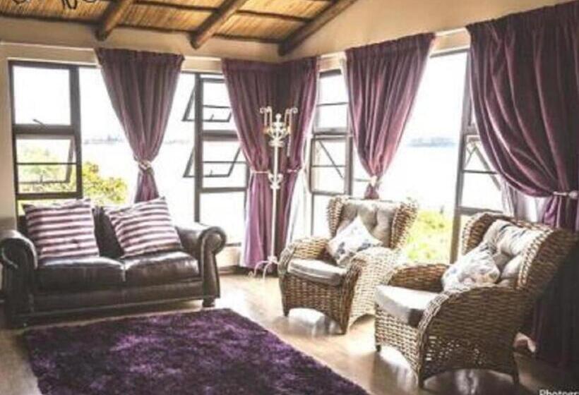 کلبه ییلاقی, Nghunghwa Lodge