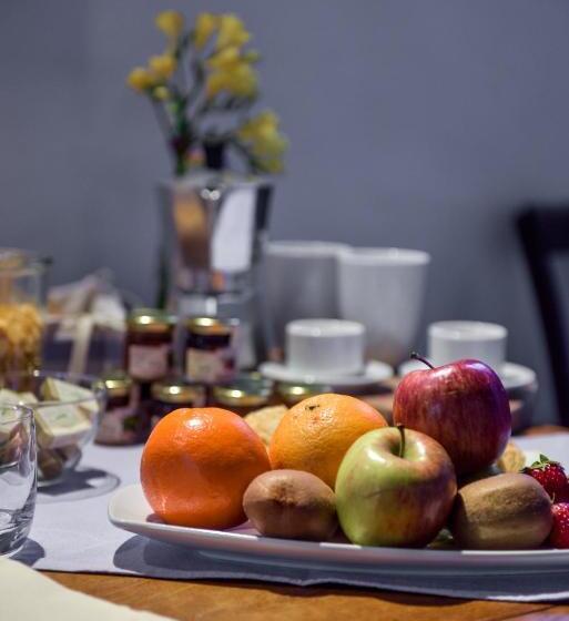 سوییت, La Casa Degli Archi