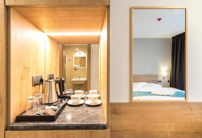 اتاق خانوادگی, Tatraline Jasna