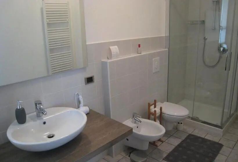 اتاق استاندارد سه نفره, Casa Ceruti